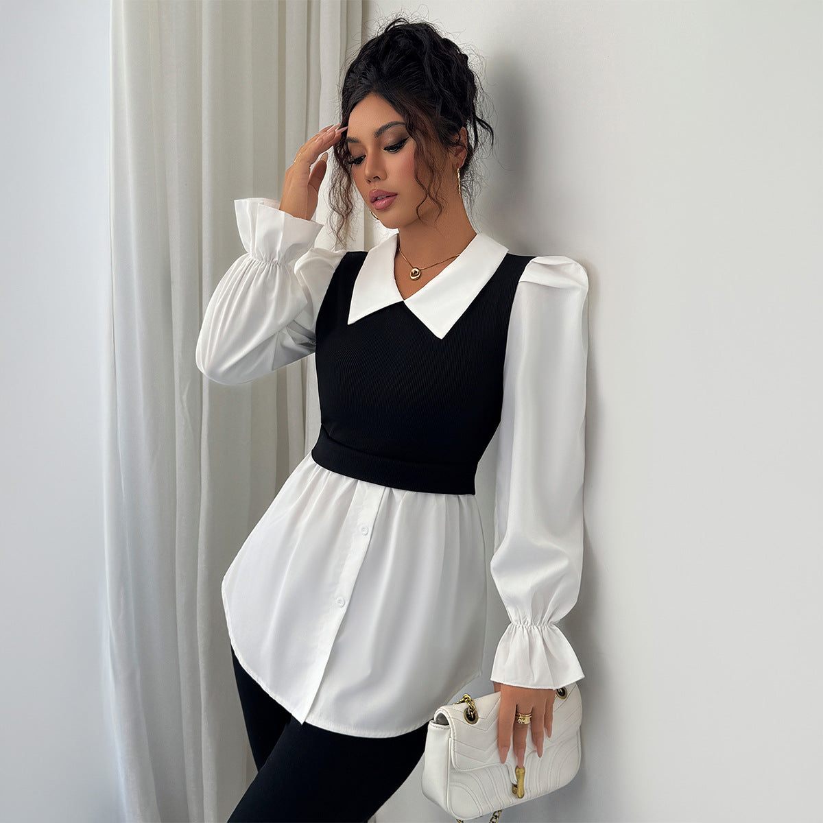 Blouse 2-en-1 noire et blanche à col large
