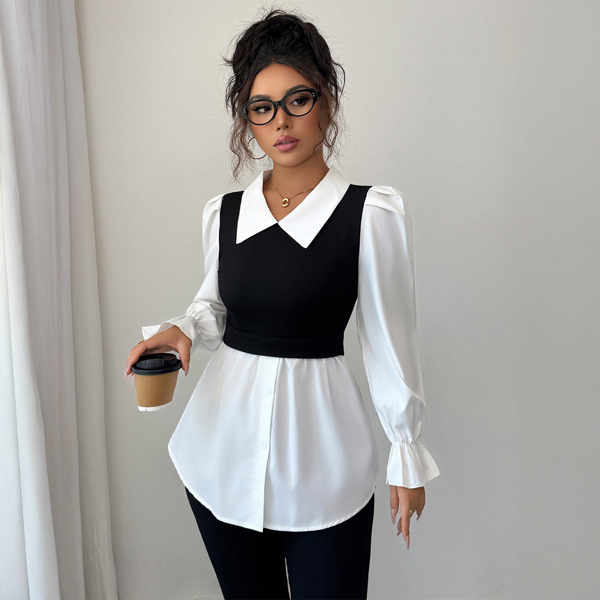 Blouse 2-en-1 noire et blanche à col large